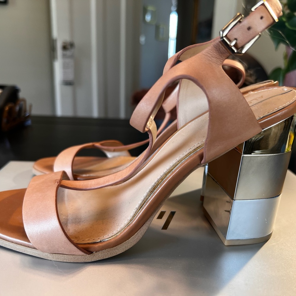Aldo sandal w chunky heel size 8